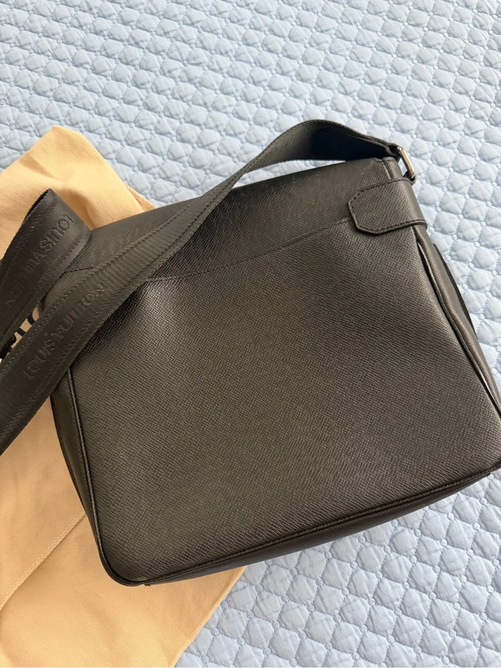 Louis Vuitton Black Men's Messenger Crossbody Bag